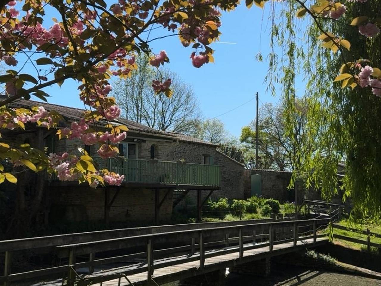 Ancien Moulin avec Terrasse et Cheminée, Saint-Vincent-Sterlanges in Saint-Vincent-Sterlanges, Vallée de la Loire