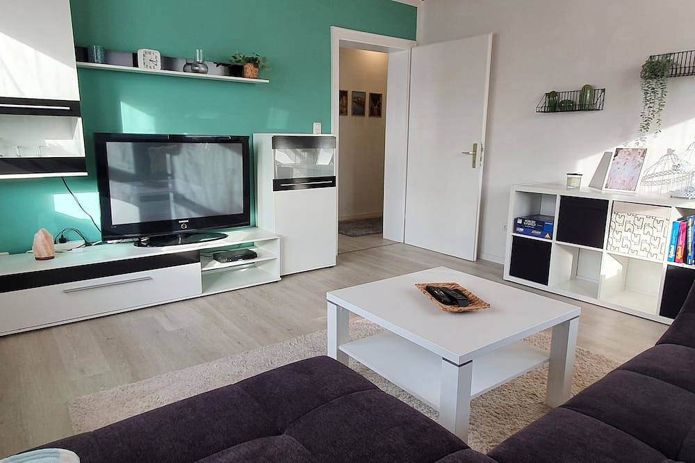 Ganze Wohnung, Gemütliche Ferienwohnung (85qm) mit großem Balkon und Parkplatz in Karlstadt, Fränkisches Weinland