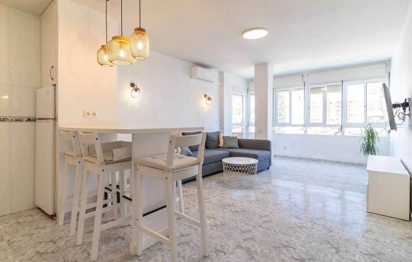 Apartamento vacacional entero, Apartamento junto a la playa con Wi-Fi, aire acondicionado, piscina y cocina - 2,5 km de la Playa de los Boliches in Fuengirola, Costa del Sol