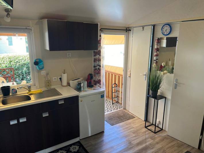 Camping pour 8 personnes, avec piscine et bassin pour enfant ainsi que jacuzzi et jardin, adapté aux familles à Parentis-en-Born - 3