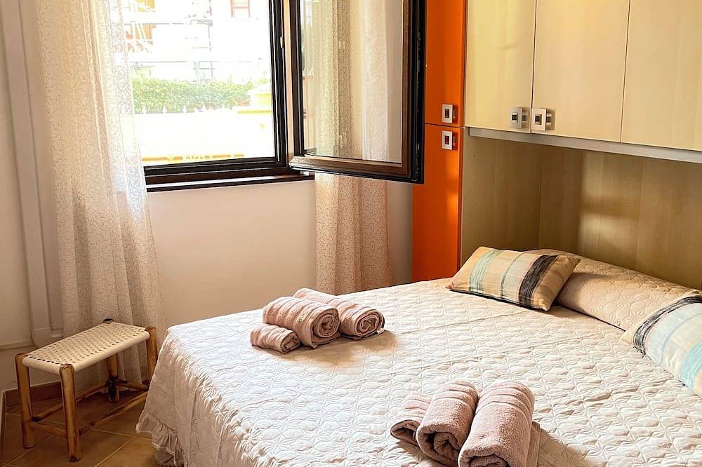 Villa near the sea with large veranda *Albachiara by the sea* in Porto Torres, Provincia de Sassari