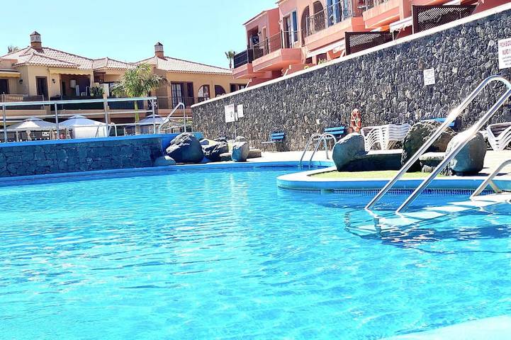 Ferienwohnung für 4 Personen, mit Balkon und Whirlpool sowie Pool - 1