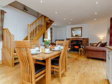 Log Cabin for 4 People in Gloucestershire, South West England, Photo 3