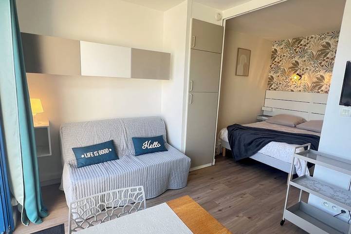 Location de vacances pour 2 personnes, avec terrasse ainsi que jardin et piscine, animaux acceptés dans Plage Du Bilou Le Conquet - 4