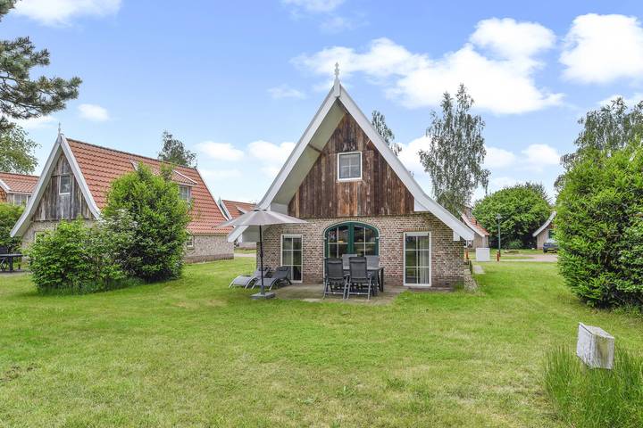 Ferienhaus für 4 Personen, mit Balkon/Terrasse und Terrasse sowie Sauna in Haarle