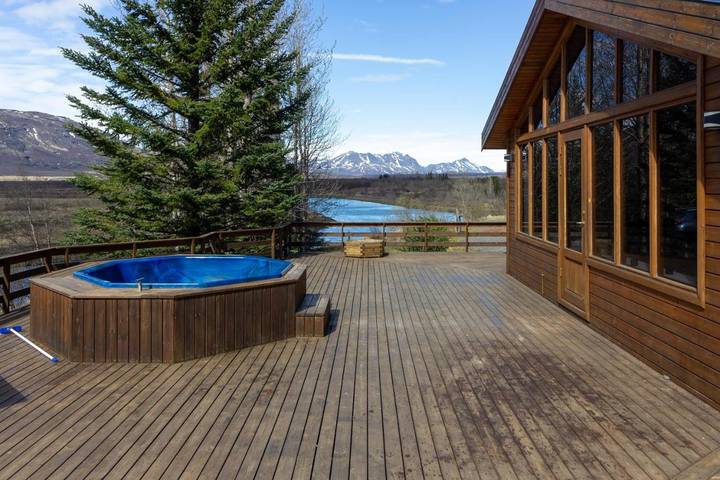 Villa for 10 people, with Hot tub and Terrace as well as Garden and View in Iceland