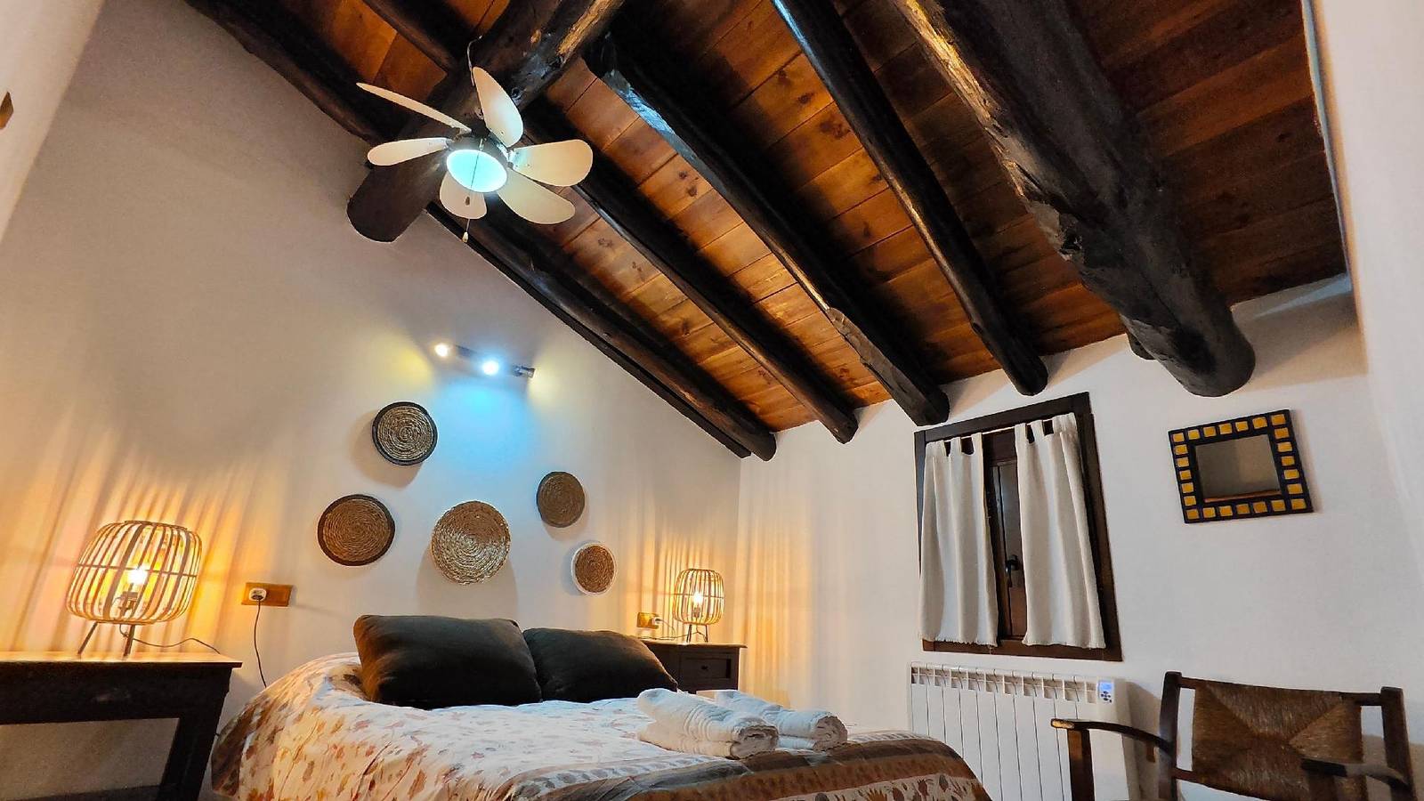 Apartamento vacacional entero, Apartamento Turia, abuhardillado. in Castielfabib, Provincia de Valencia