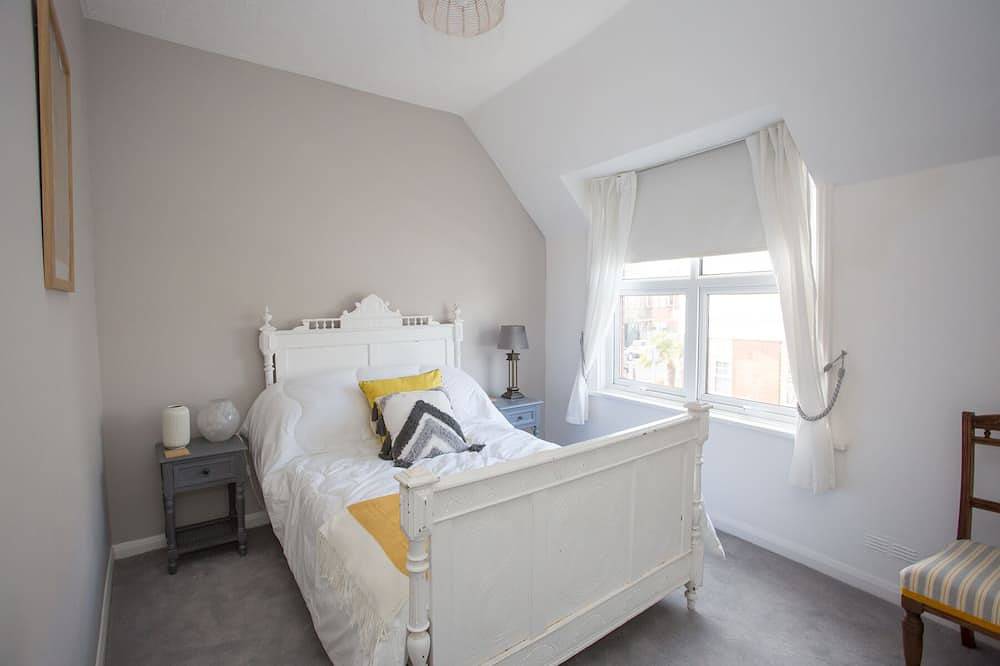 Foresters Cottage sleeps 4 in Worthing, West Sussex
