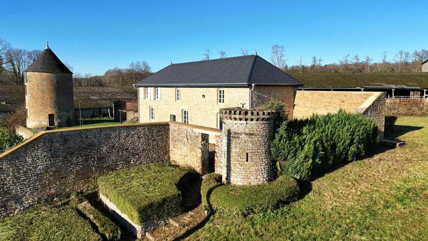 Gîte pour 10 personnes, avec jardin dans Pouru-Saint-Remy