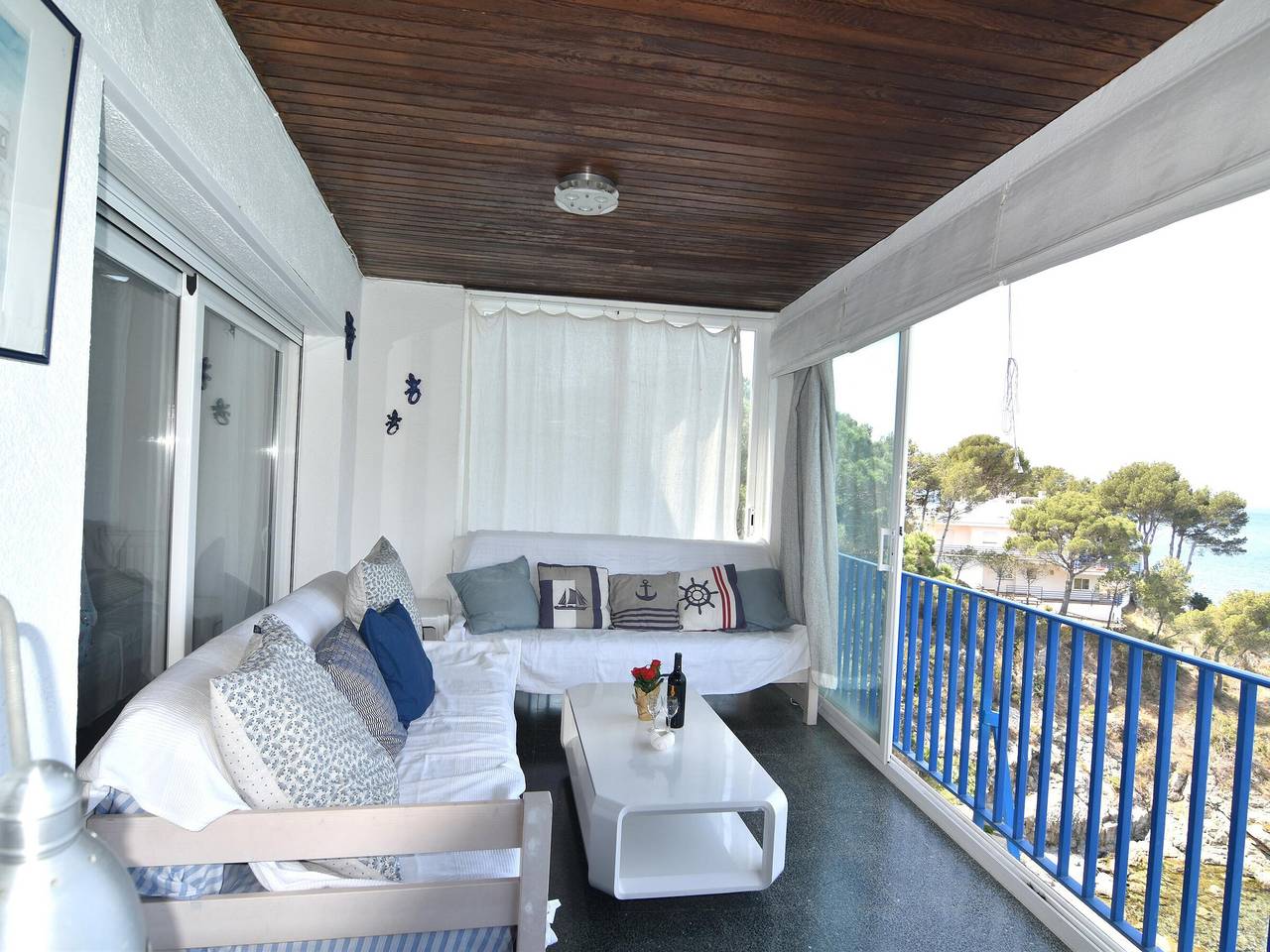 Apartamento entero, Alquiler en playa La Almadrava, Roses. Apartamento con vistas al mar, terraza privada, cocina equipada. ¡Reserva ahora! in l'Almadrava, Roses