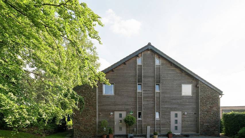 Maison de vacances pour 8 personnes, avec piscine et jardin ainsi que sauna et jacuzzi dans Ovifat