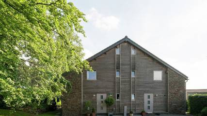 Gîte pour 8 personnes, avec sauna et jacuzzi ainsi que piscine et jardin dans Ovifat