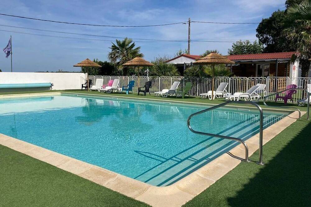 Zecamping 3* 1km plage piscine chauffée pataugeoire tente Tv 27m2 in Saint-Georges-de-Didonne, Côte de Beauté