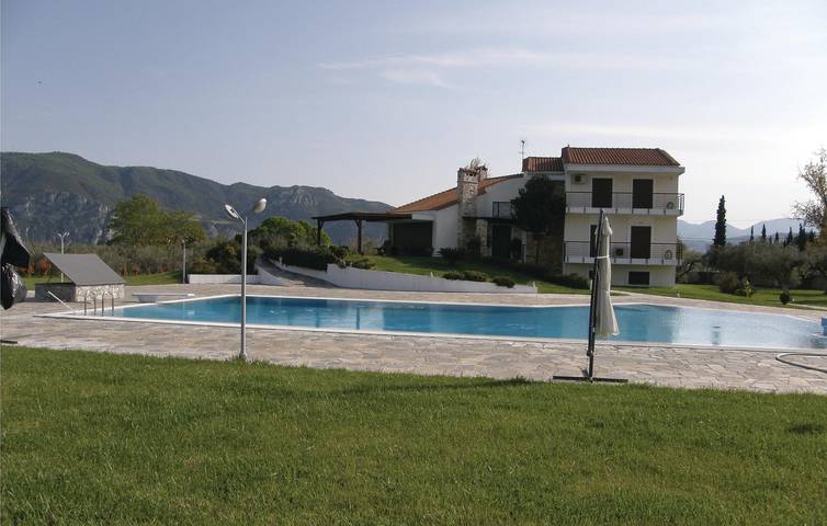 Ferienhaus für 20 Personen, mit Pool und Garten sowie Whirlpool - 1