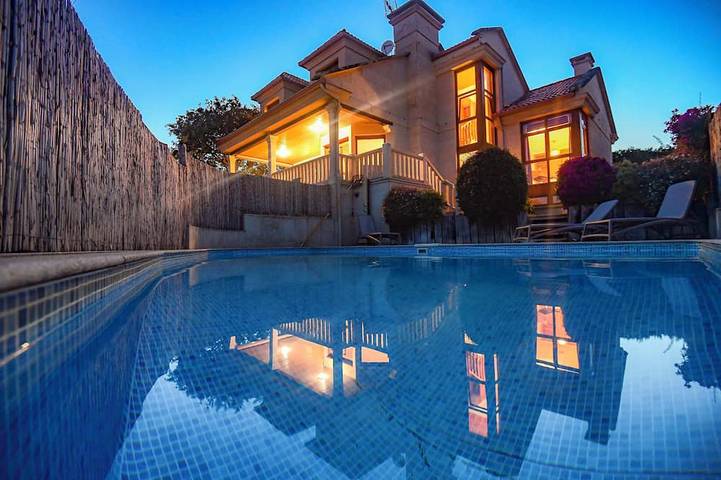 Villa für 10 Personen, mit Balkon und Terrasse sowie Garten