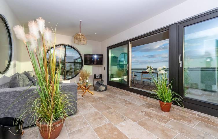 Ganze Ferienwohnung, Apartment mit Meerblick, Terrasse, TV und Parkplatz in Olpenitz, Kappeln