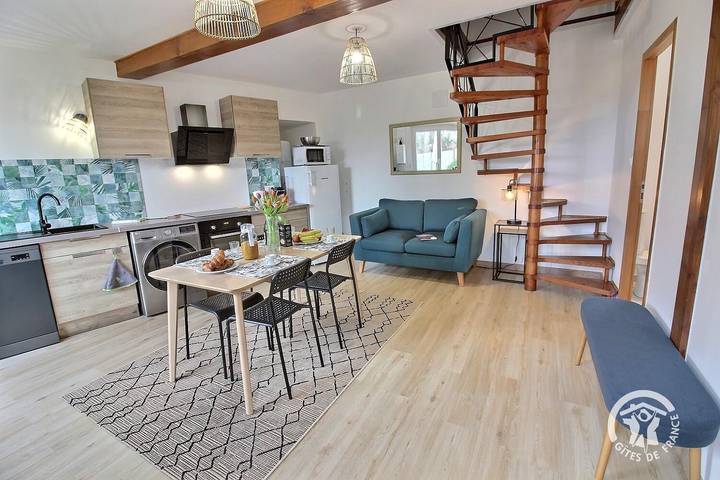 Gîte pour 2 personnes, avec Terrasse et Vue à Goudelin