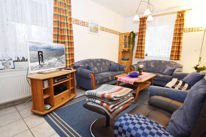 Ferienhaus für 8 Personen, mit Garten und Sauna sowie Whirlpool und Terrasse - 1