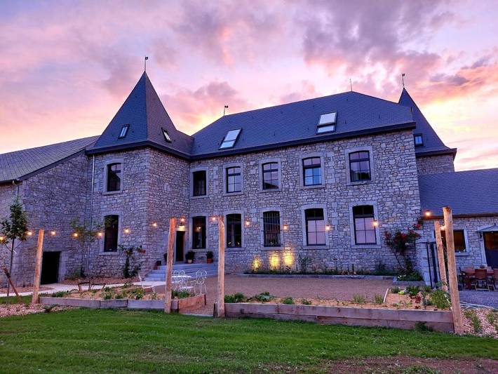 Pension voor 4 personen, with Whirlpool and Terras as well as Tuin and Sauna in Durbuy
