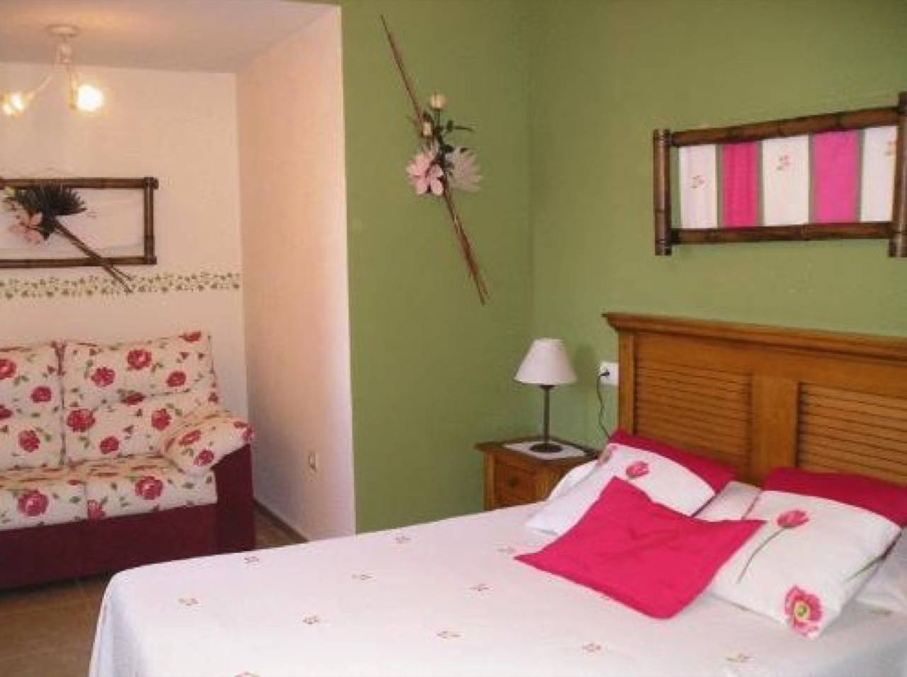 Apartamento entero, Apartamento 'Apartamento 1' con terraza compartida, jardín compartido y Wi-Fi in Obaya, Villaviciosa 