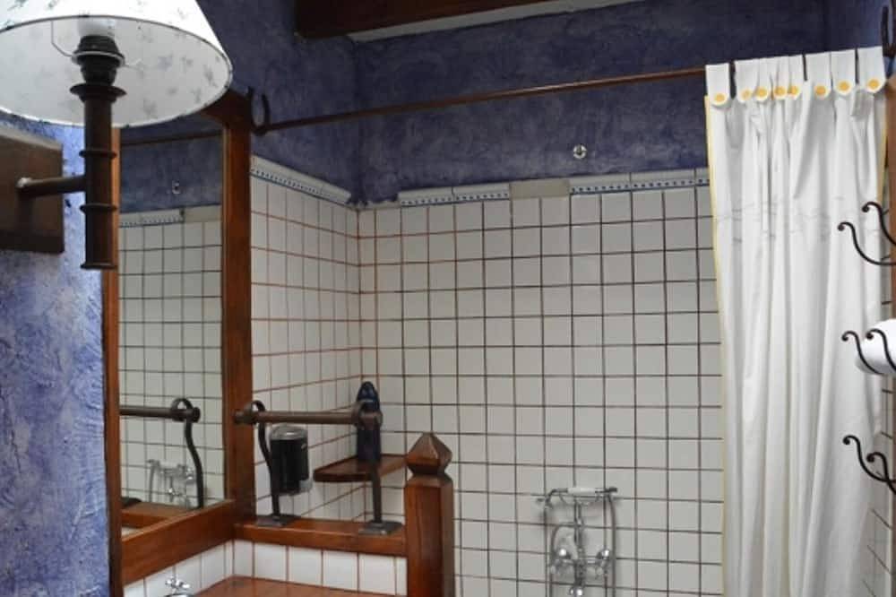Habitación Triple Básica: Entrada privada y porche in Olmedo (Spain), Provincia de Valladolid