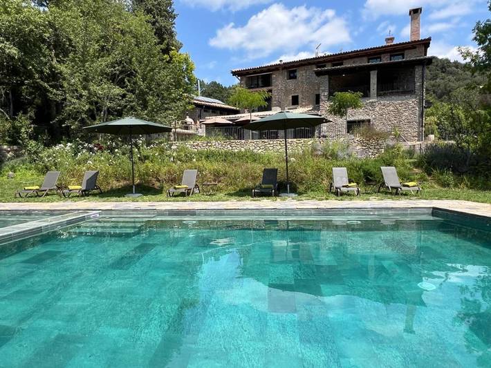 Albergue para 2 personas, con Terraza y Jardín además de Piscina y Vistas en Pirineos