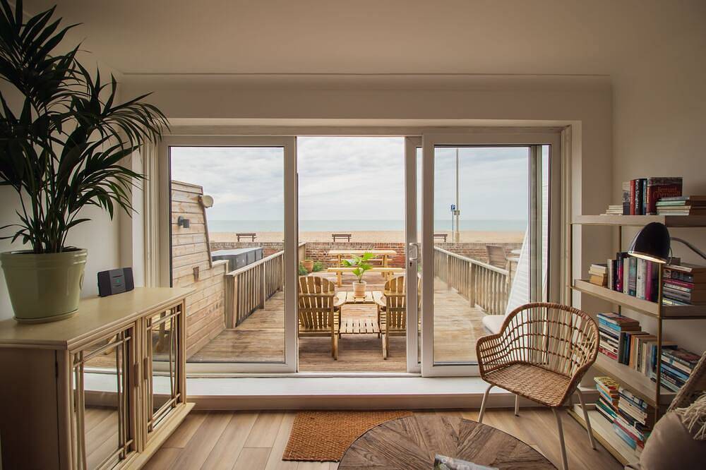 The beach box  -  a houses  that sleeps 6 guests  in 3 bedrooms in Seaford, Sussex Est
