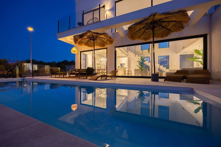 Luxury Pool Villa by Fidalsa in Polop de la Marina, Costa Blanca