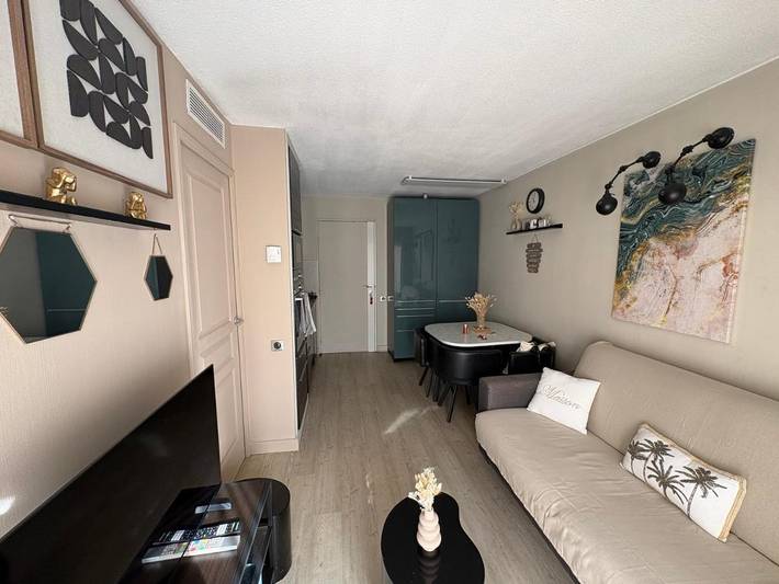 Gîte pour 4 personnes, avec bassin pour enfant et vue ainsi que jardin et piscine dans Office De Tourisme Cannes La Bocca - 4