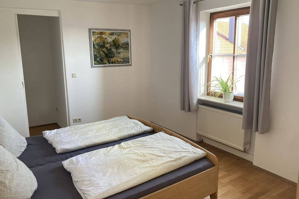 Ganze Wohnung, Renoviertes Feriendomizil (110 m2) mit Badewanne und kostenfreiem Wlan in Hemau, Ostbayern