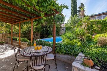 Villa for 6 People in Vrboska, Hvar, Photo 1