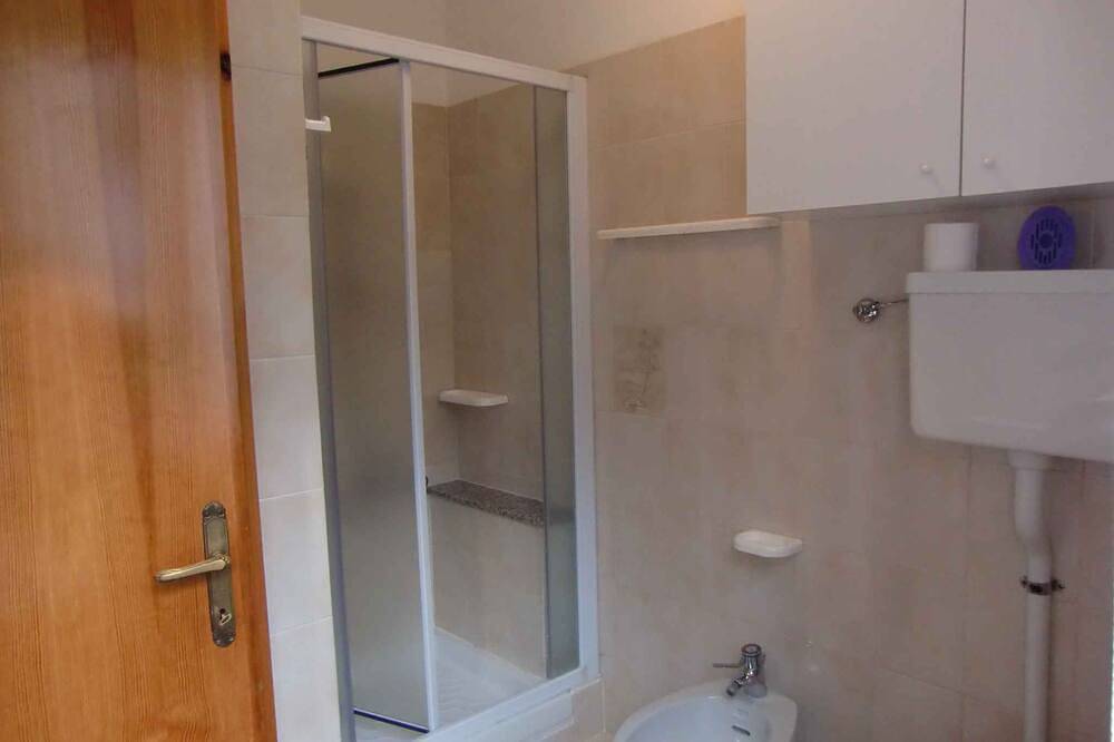 Ganze Wohnung, Ferienwohnung mit Außenpool in Molina di Ledro, Ledro