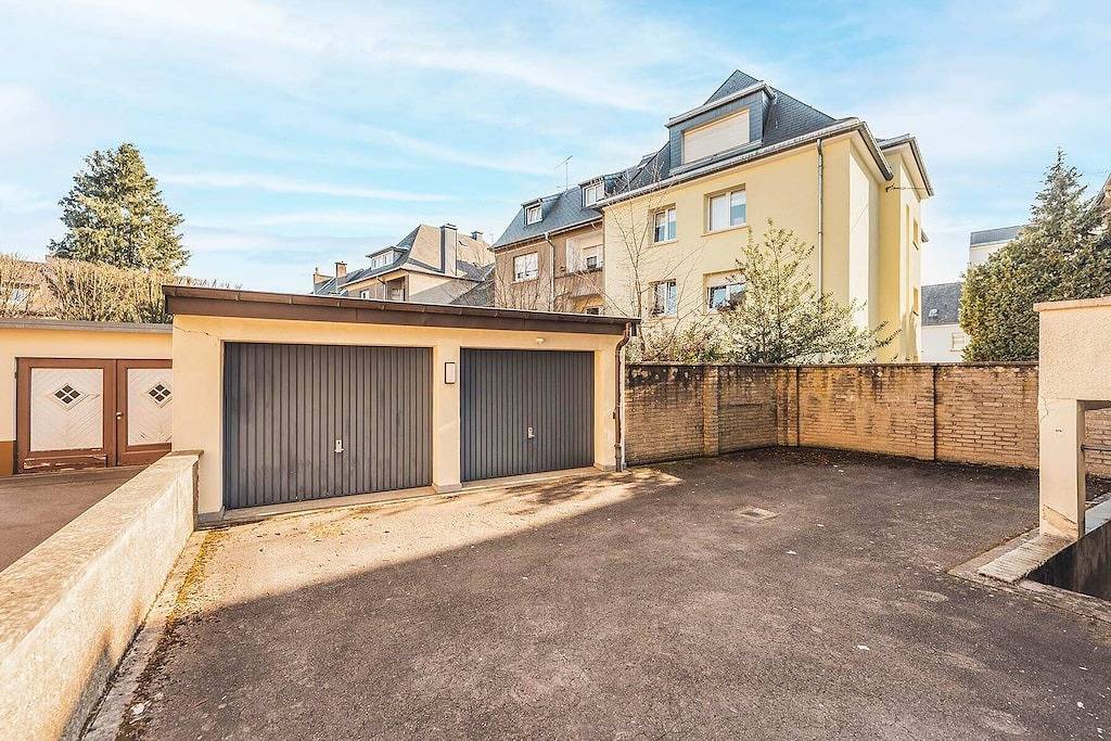 Appartement entier, Cozy 1Br with Balcony and Workspace in Hollerich in Luxembourg (ville), Luxembourg