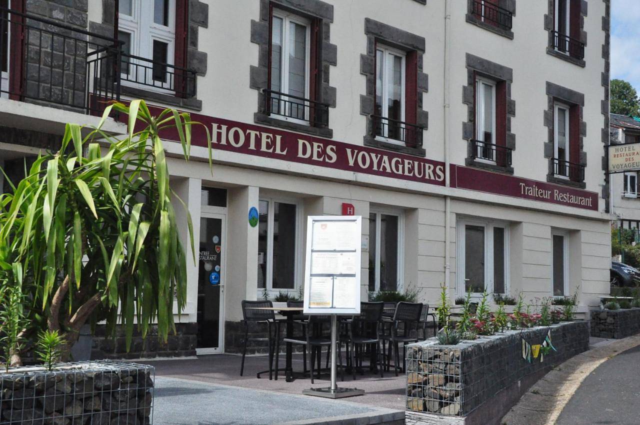 Hôtel des Voyageurs Restaurant Traiteur in Bagnols, Parc naturel régional des Volcans d'Auvergne