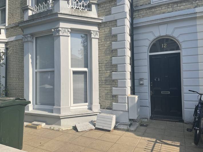Vacation apartment for 4 people, with terrace and yard, with pets in Eastbourne
