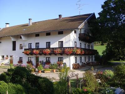 Bauernhaus für 5 Personen, mit Balkon und Terrasse sowie Garten in Chieming