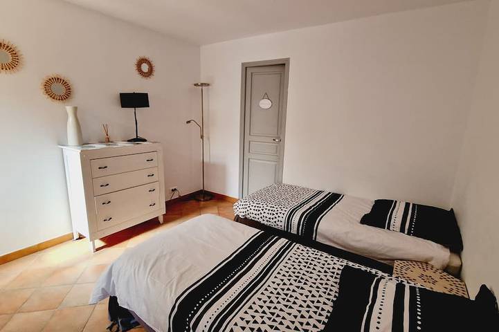 Provencal villa sleeps 8, magnificent unobstructed view with heated pool in Salernes, Draguignan region