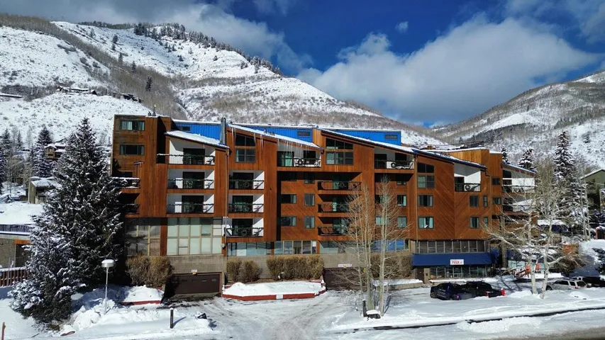 Hotel para 4 personas, con jacuzzi y jardín además de sauna y piscina - 1