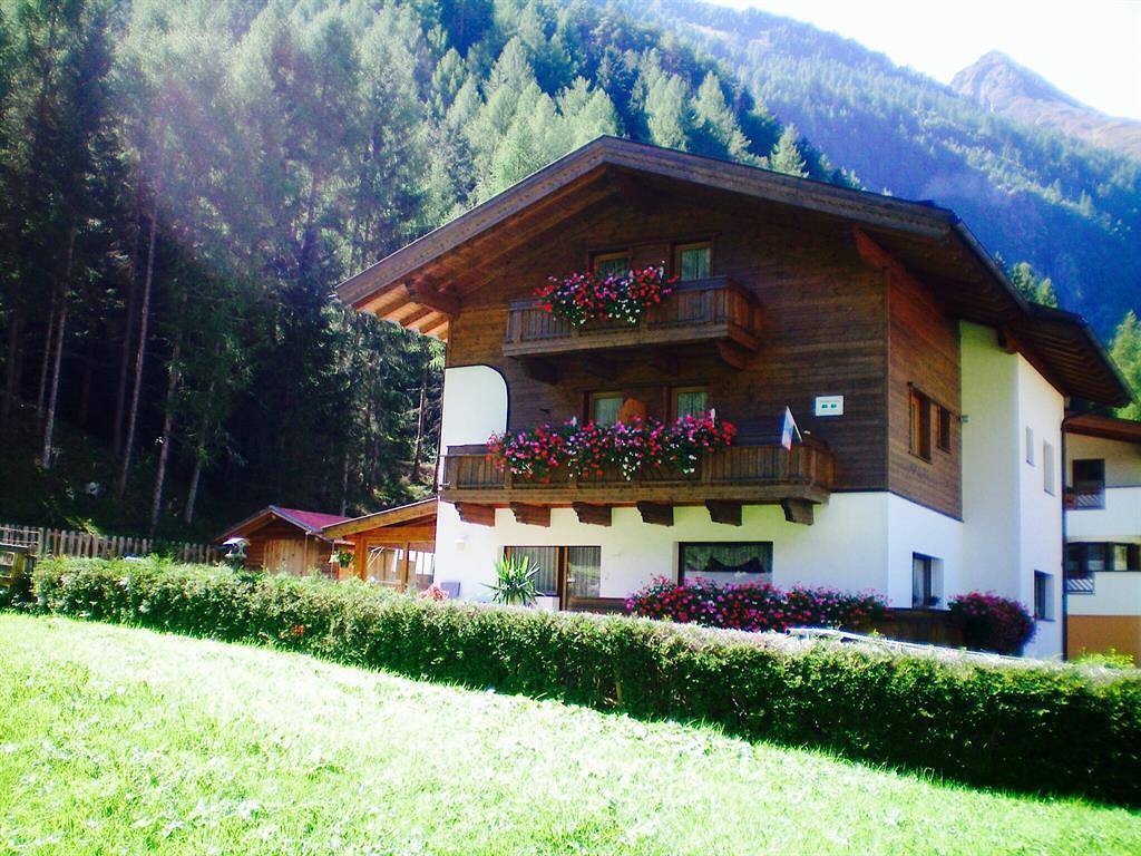 Ganze Ferienwohnung, Chalet Gamskogel in Huben, Längenfeld