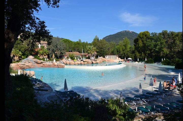 Appartement entier, Vue mer exceptionnelle,2 ch ,2sdb,60 m2 in Grimaud, Côte méditerranéenne (France)