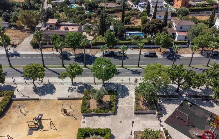 Gemütliches Apartment mit Pool und Kamin, 200 m vom Zentrum von Las Pajanosas entfernt in Las Pajanosas, Guillena