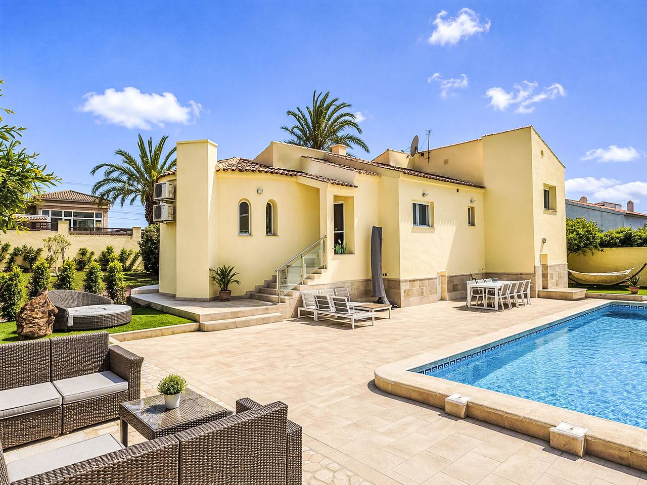 Casa Velazquez -Ferienhaus mit privatem Pool in El Chaparral, Torrevieja
