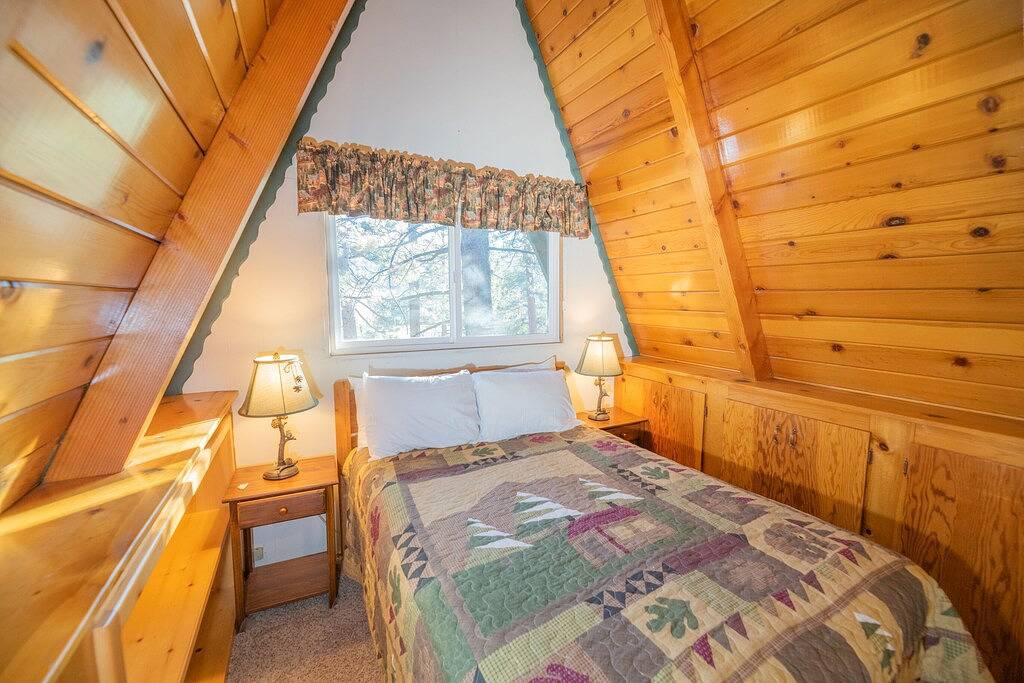 Log Cabin for 8 People in Moonridge, Big Bear Lake
