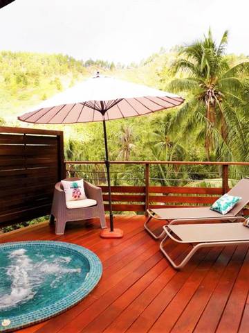 Cottage pour 4 personnes, avec balcon et piscine dans Ha'apiti