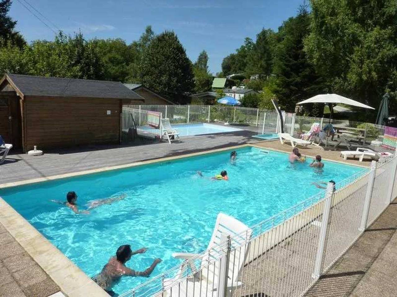 Zecamping 3* piscine chauffée chiens acceptés hammam locatif Tv Bbq in Louvie-Juzon, Béarn