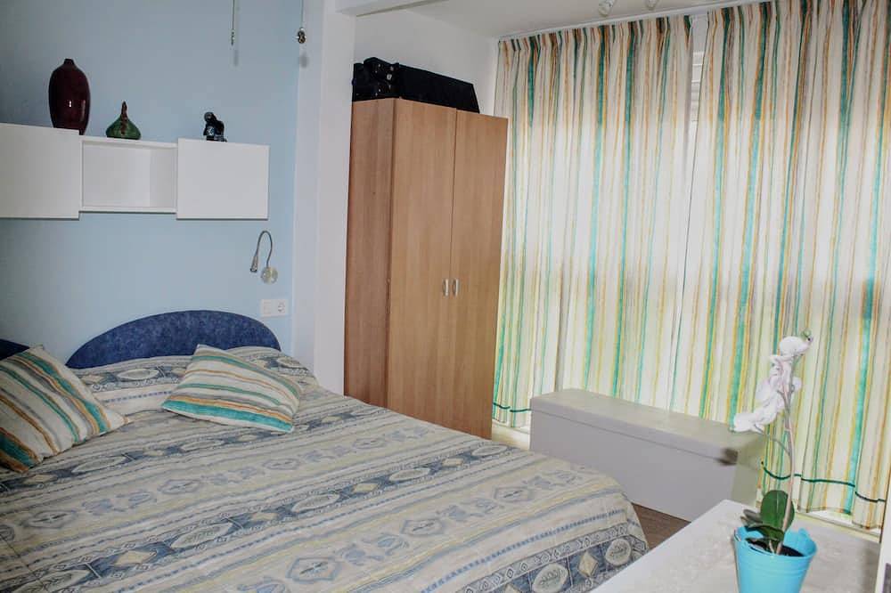Geheel appartement, 6 P, 2 Slaapkamers, 2 Badkamers, Gratis Wifi, Zwembad, Parkeren, Prachtig Uitzicht, Ponien in Benidorm, Costa Blanca