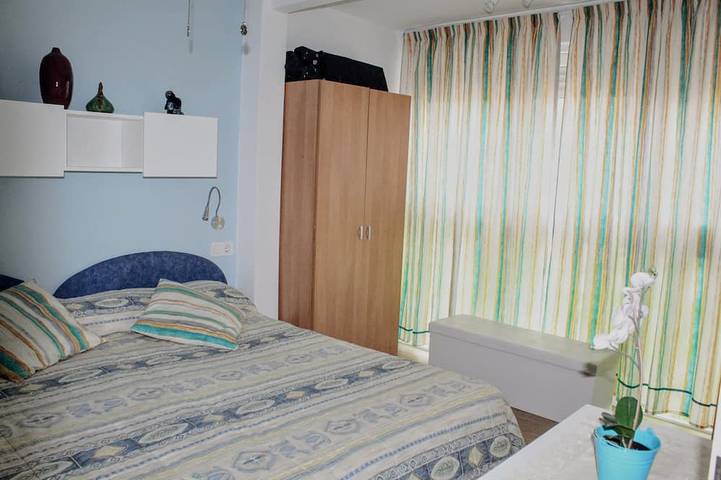 Appartement entier, 6 P, 2 Chambres, 2 Salles De Bains, WIFI Gratuit, Piscine, Parking, Vues Magnifiques, Ponien in Benidorm, Costa Blanca