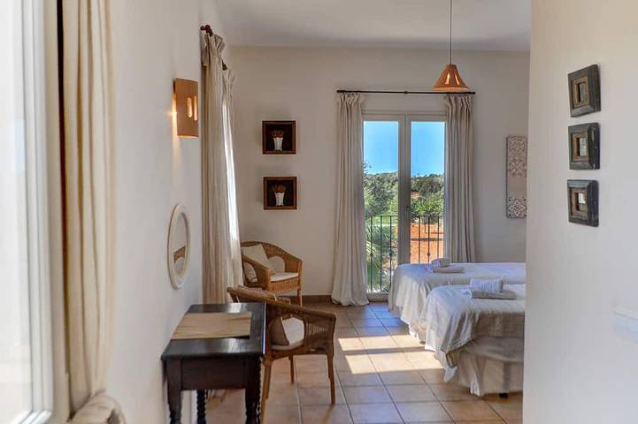 Villa Gatona, mit grossem Pool und Garten. WLAN und Klimaanlage. in Felanitx, Mallorcas Küste