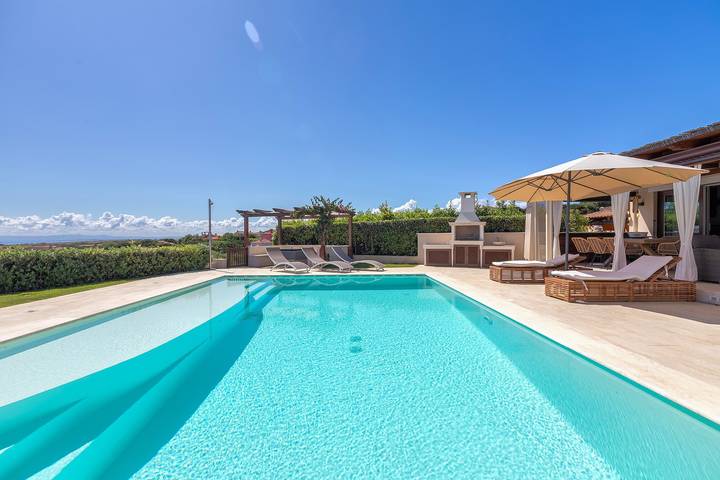 Casa vacanze 'Flora Sea View' con vista mare, Wi-Fi e aria condizionata in Punta De Su Turrione, Stintino