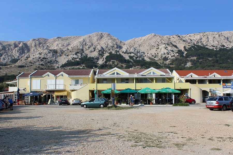 Entire holiday apartment, Holiday apartment mit Klimaanlage und Wlan  in Zarok, Baska